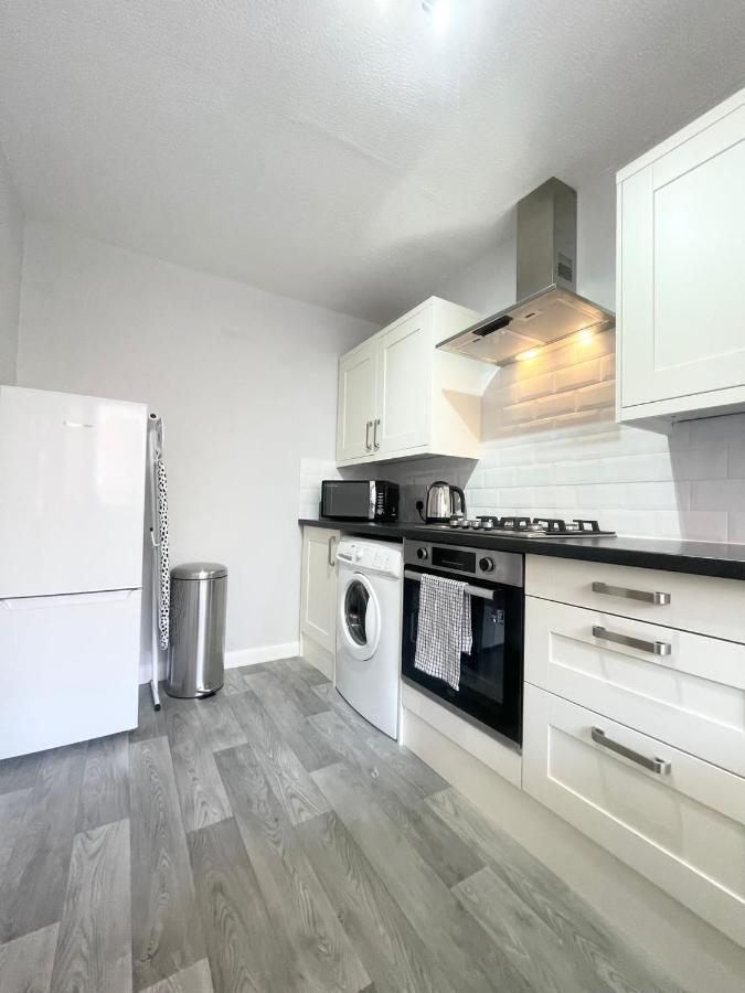Appartement Best Price! Wonderful 2 Bedroom, 2 Superkings Or 4 Singles, Fantastic Location & Free Parking! Portsmouth