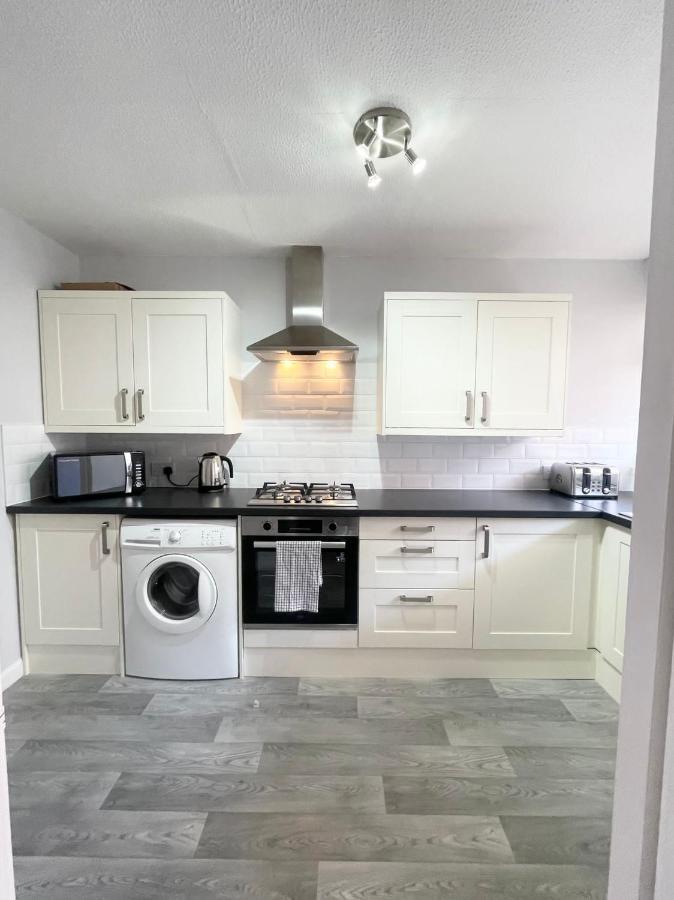 Best Price! Wonderful 2 Bedroom, 2 Superkings Or 4 Singles, Fantastic Location & Free Parking! Appartement Portsmouth
