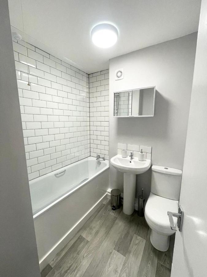 Best Price! Wonderful 2 Bedroom, 2 Superkings Or 4 Singles, Fantastic Location & Free Parking! Appartement Portsmouth